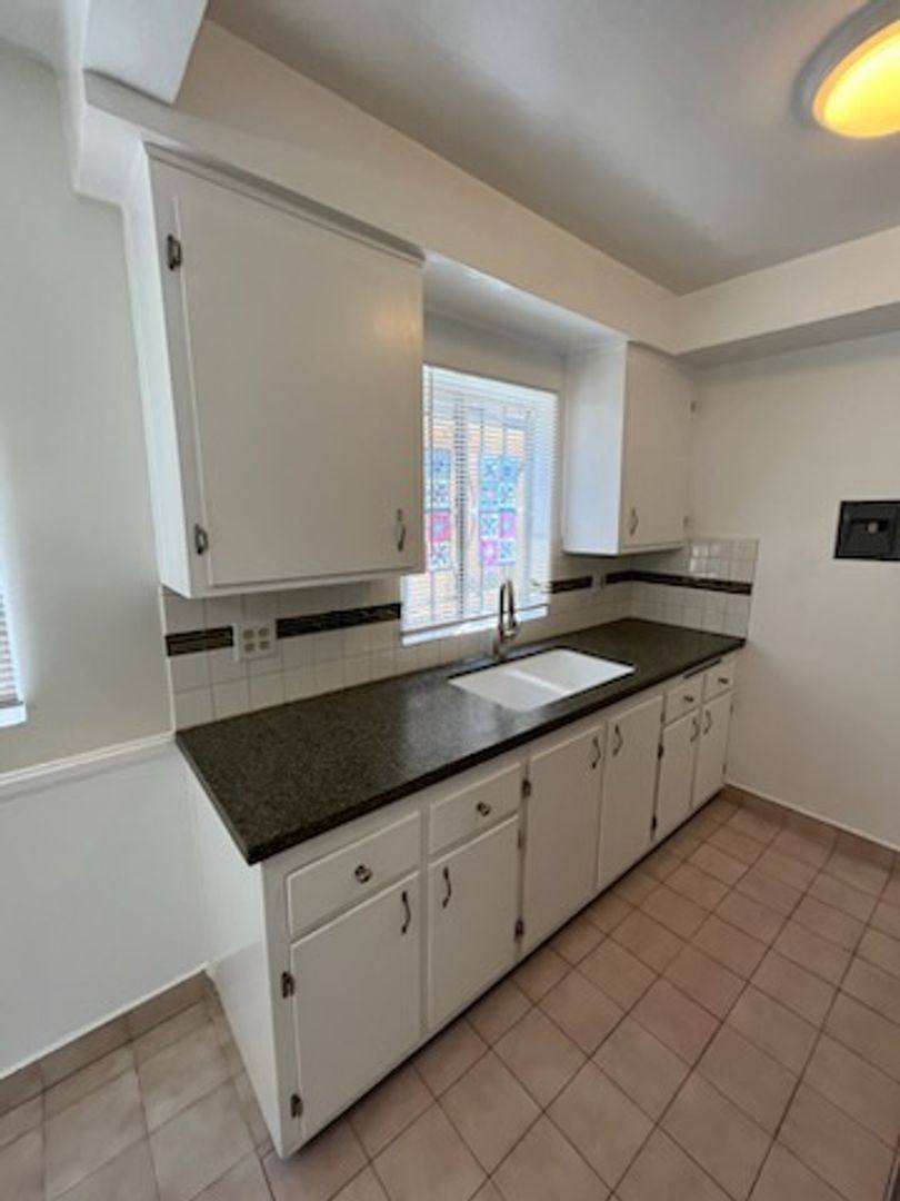 Apartment for rent at 10219 Woodworth Ave, Inglewood, CA 90303