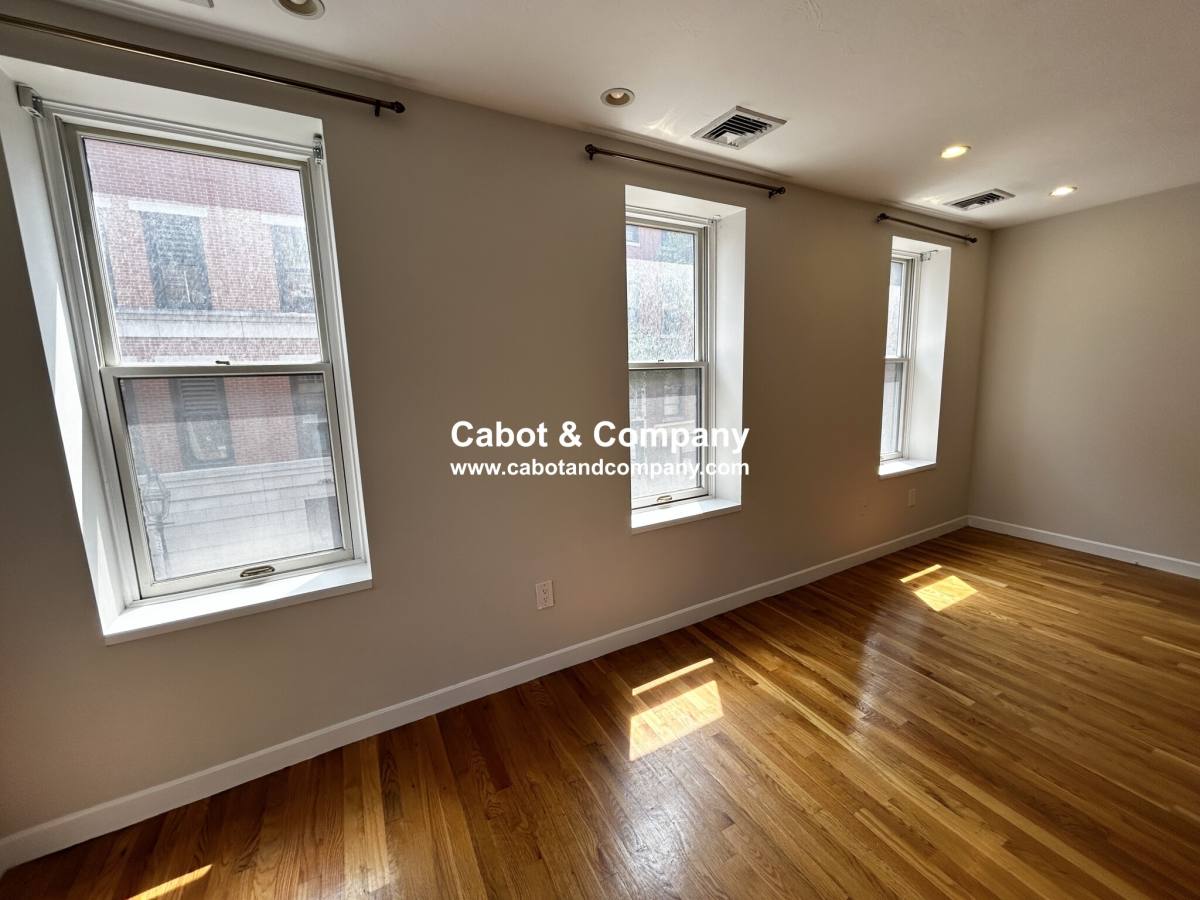 Apartment for rent at 5 Grove St #3, Boston, MA 02114