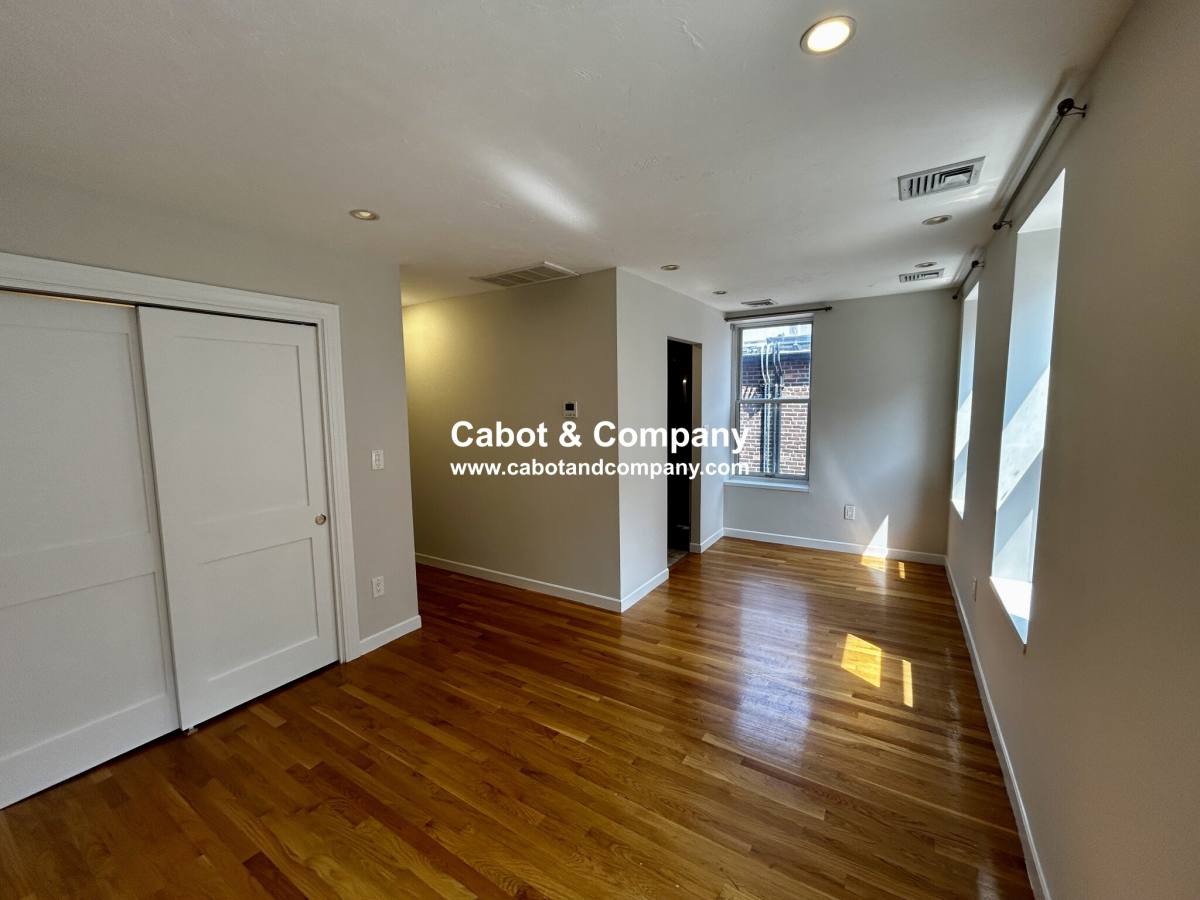 Apartment for rent at 5 Grove St #3, Boston, MA 02114