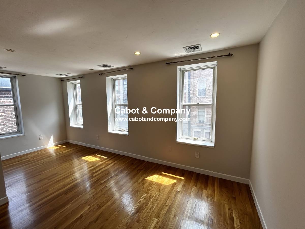 Apartment for rent at 5 Grove St #3, Boston, MA 02114