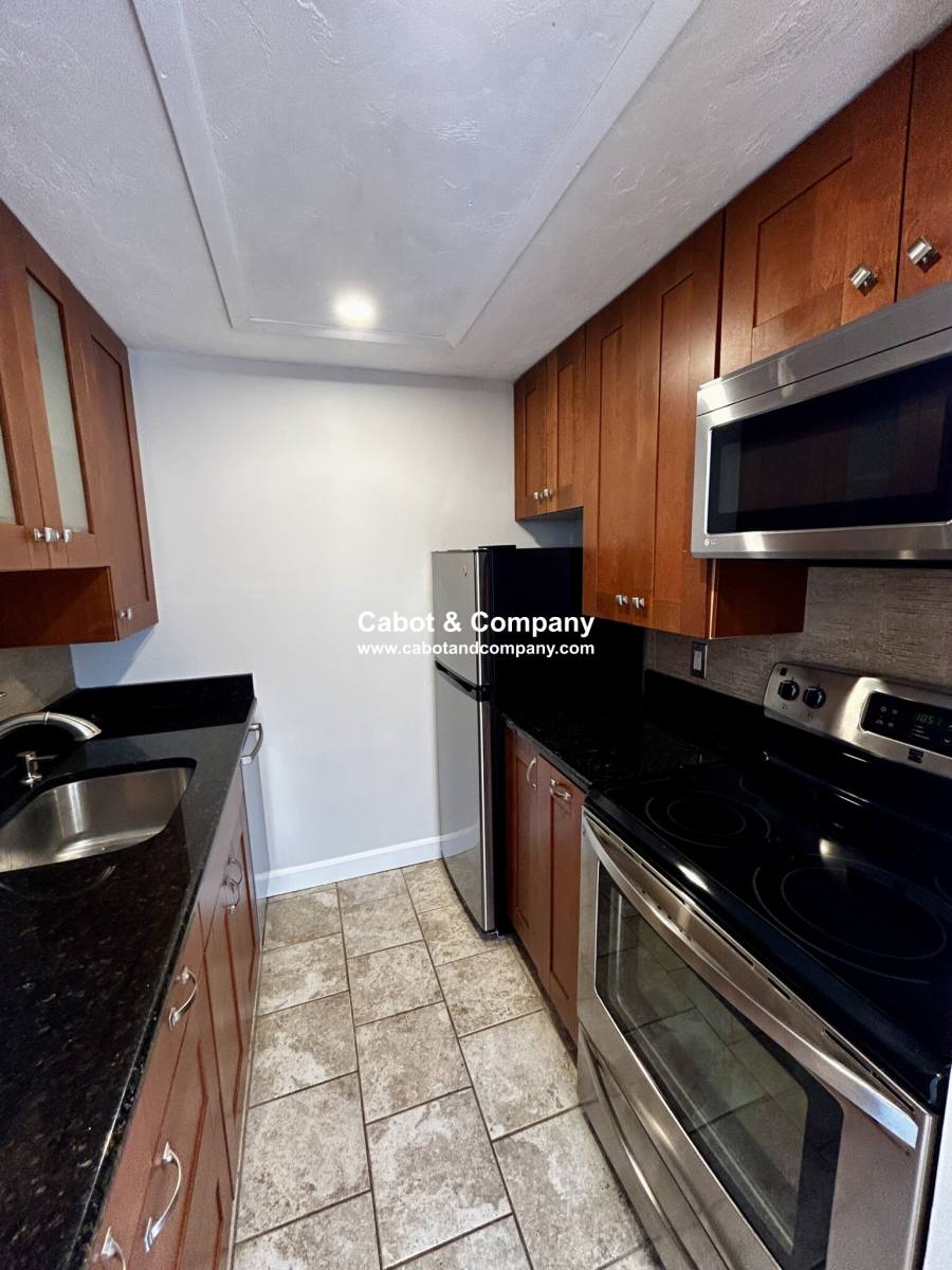 Apartment for rent at 5 Grove St #3, Boston, MA 02114
