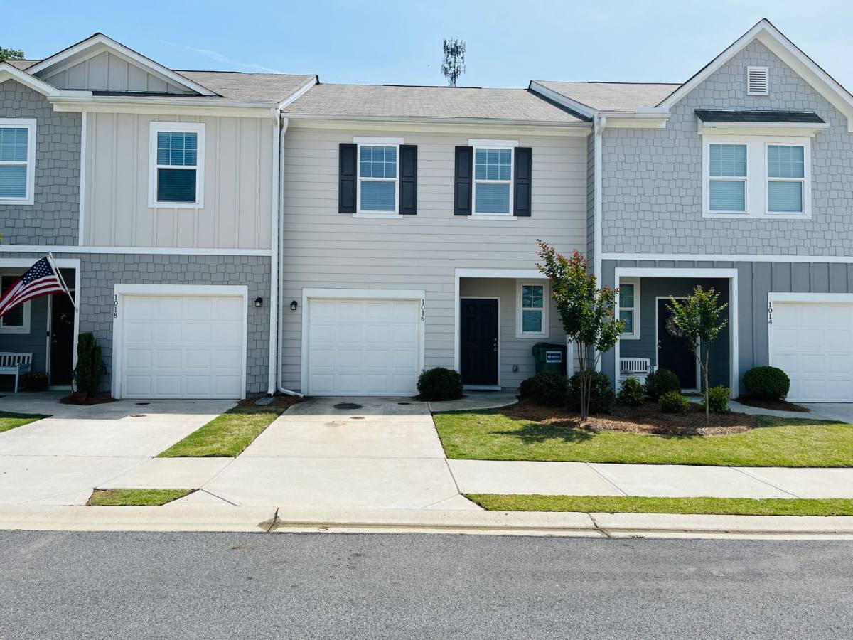 Townhouse for rent at 1016 Paddington Dr, Cartersville, GA 30120