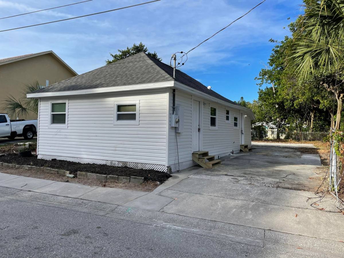 Apartment for rent at 1018 6th St W #B, Bradenton, FL 34205