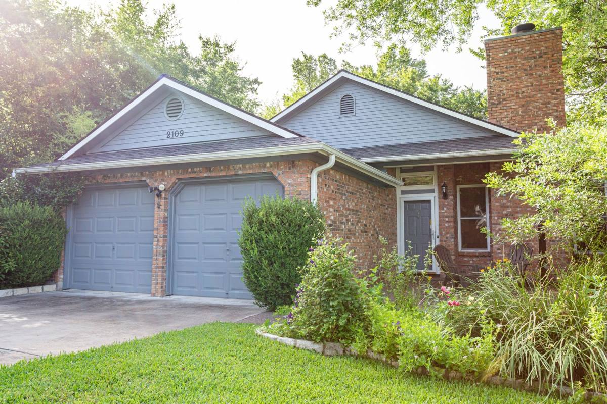 House for rent at 2109 Castle View Dr, Austin, TX 78728