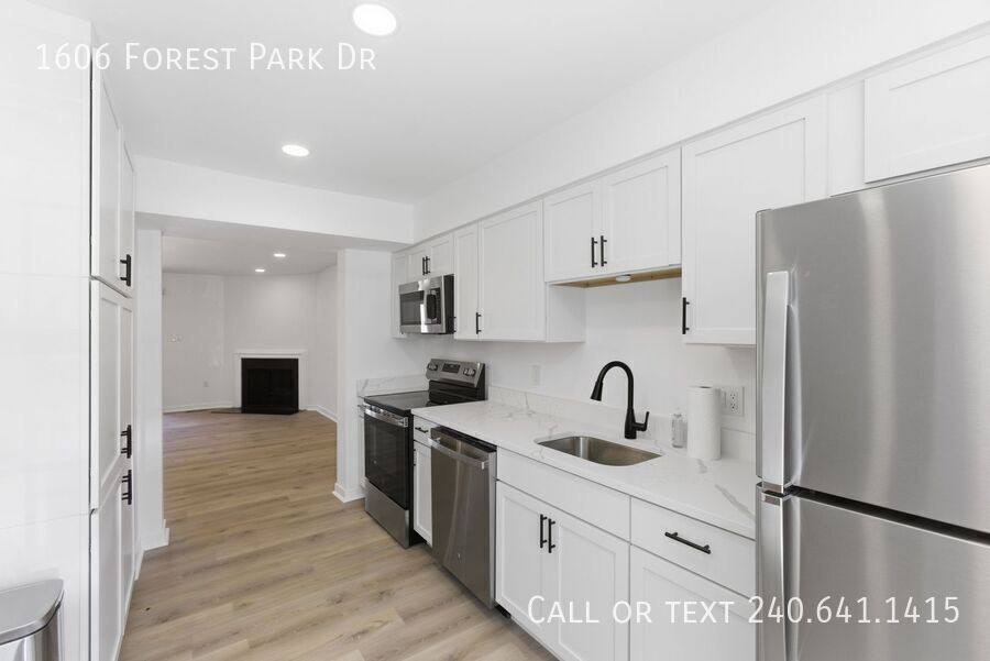 Townhouse for rent at 1606 Forest Park Dr, District Heights, MD 20747