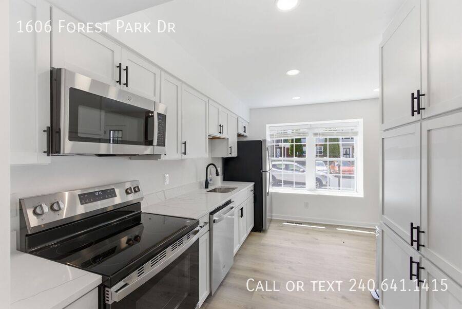 Townhouse for rent at 1606 Forest Park Dr, District Heights, MD 20747