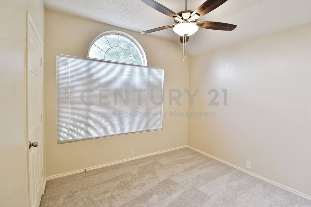House for rent at 210 Ridgecrest Dr, Cedar Hill, TX 75104