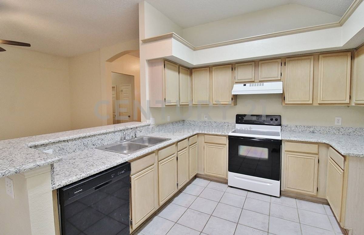 House for rent at 210 Ridgecrest Dr, Cedar Hill, TX 75104