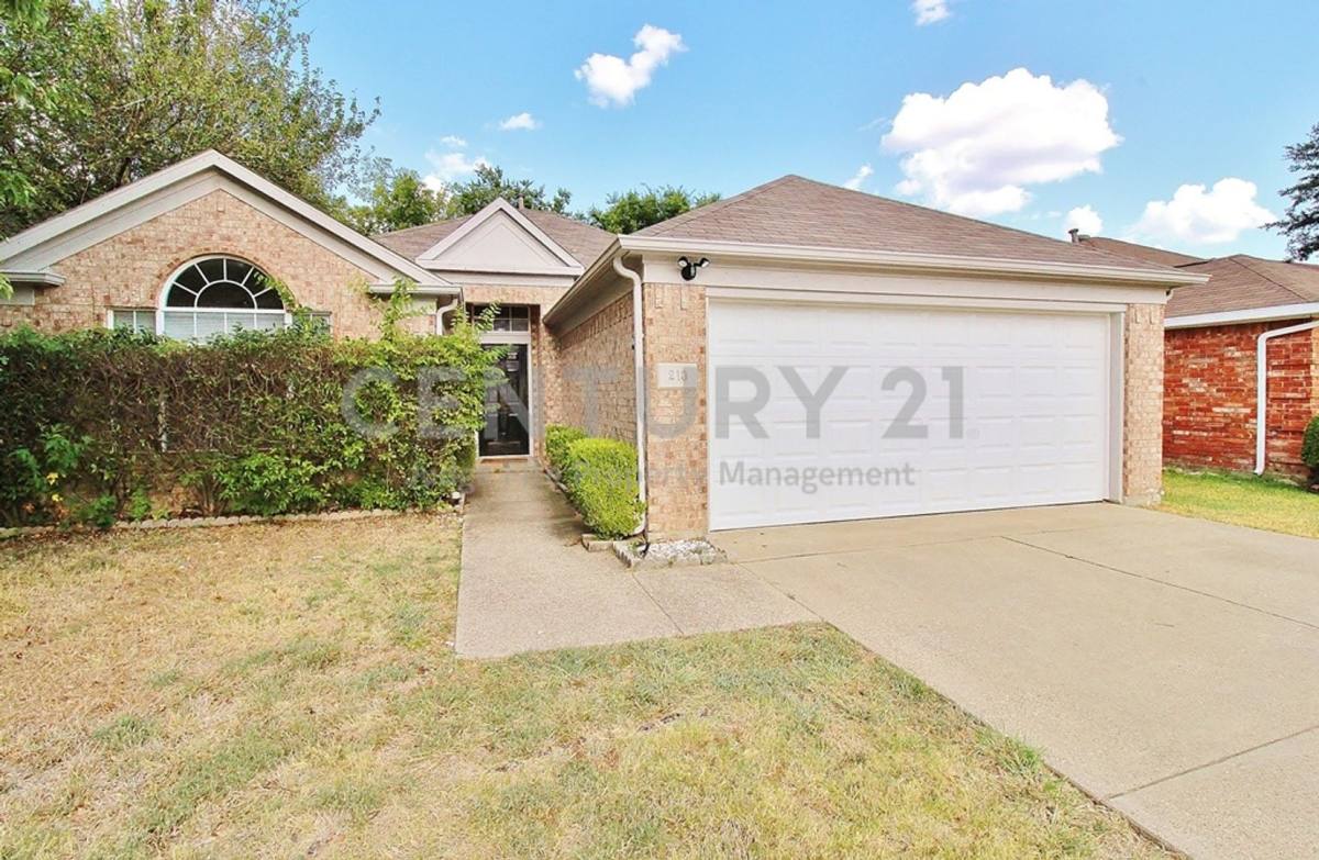 House for rent at 210 Ridgecrest Dr, Cedar Hill, TX 75104