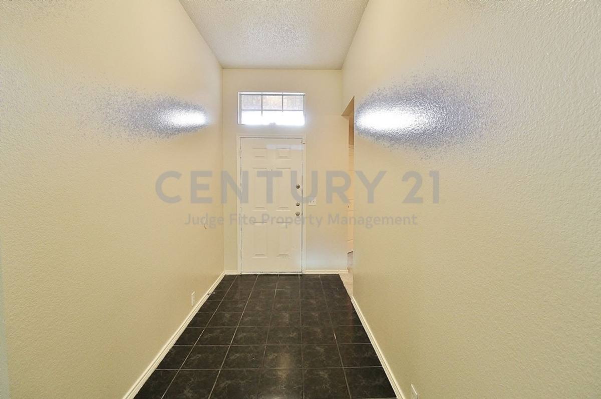 House for rent at 210 Ridgecrest Dr, Cedar Hill, TX 75104