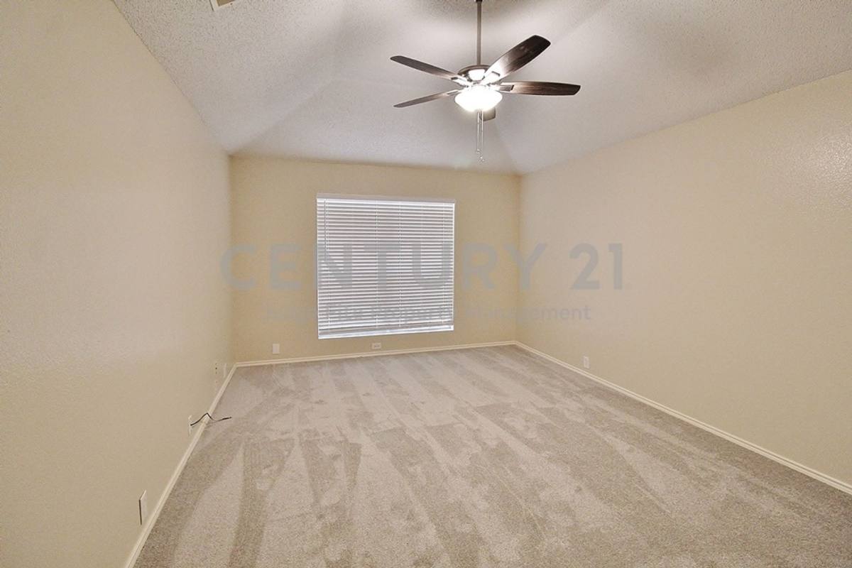 House for rent at 210 Ridgecrest Dr, Cedar Hill, TX 75104