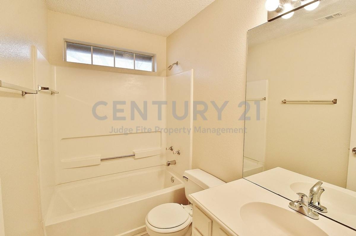 House for rent at 210 Ridgecrest Dr, Cedar Hill, TX 75104