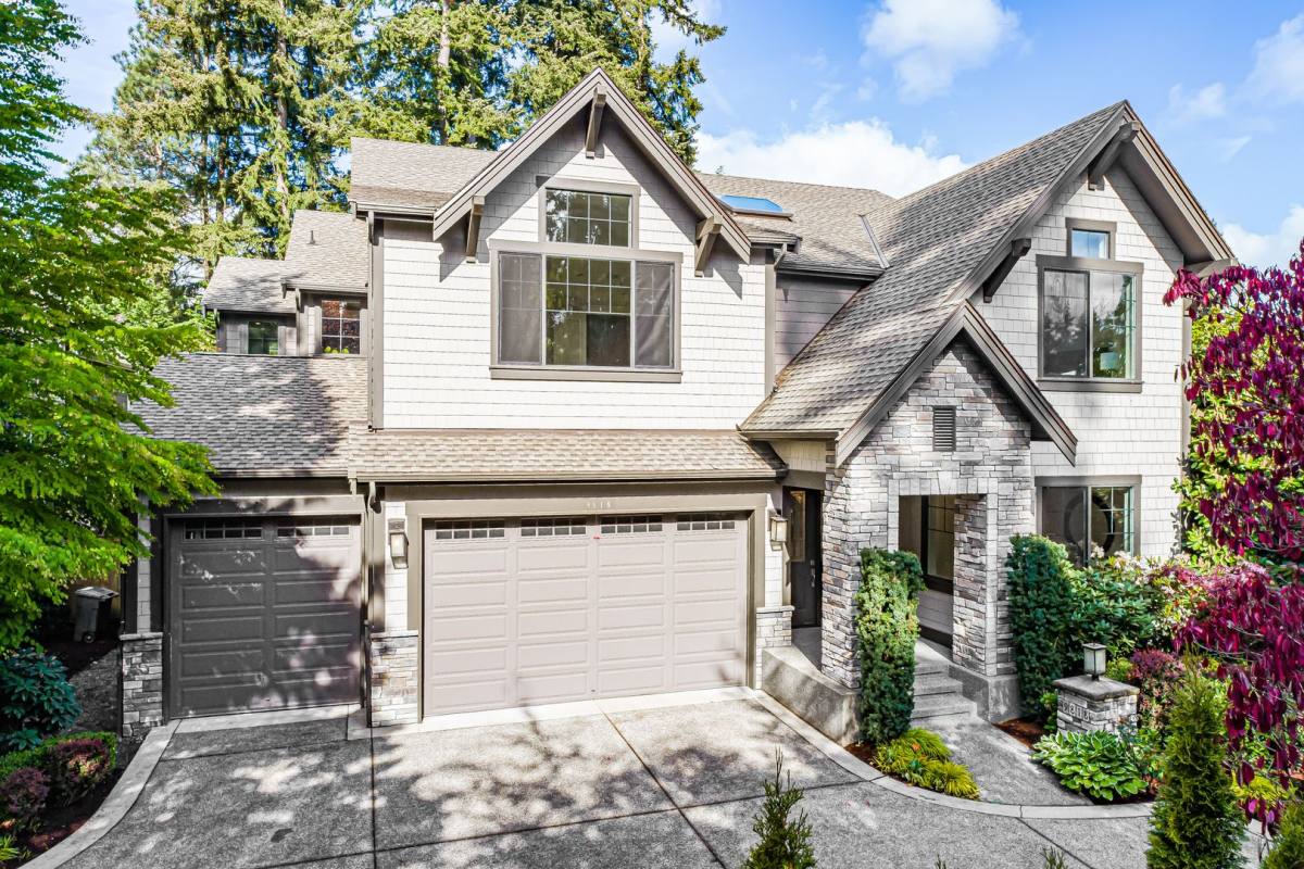 House for rent at 9818 NE 24th St, Bellevue, WA 98004
