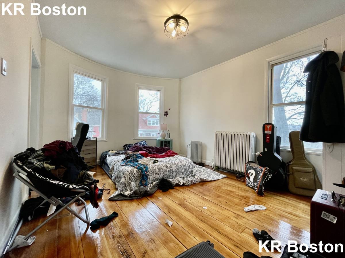 Townhouse for rent at 33 Imrie Rd, Allston, MA 02134