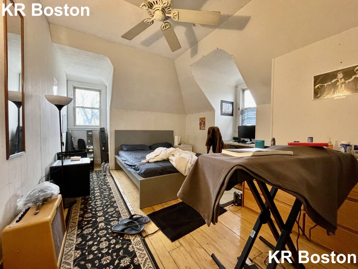 Townhouse for rent at 33 Imrie Rd, Allston, MA 02134