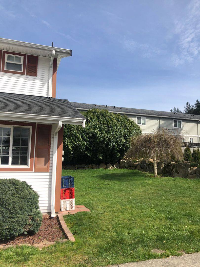 Townhouse for rent at 220 14th St, Blaine, WA 98230