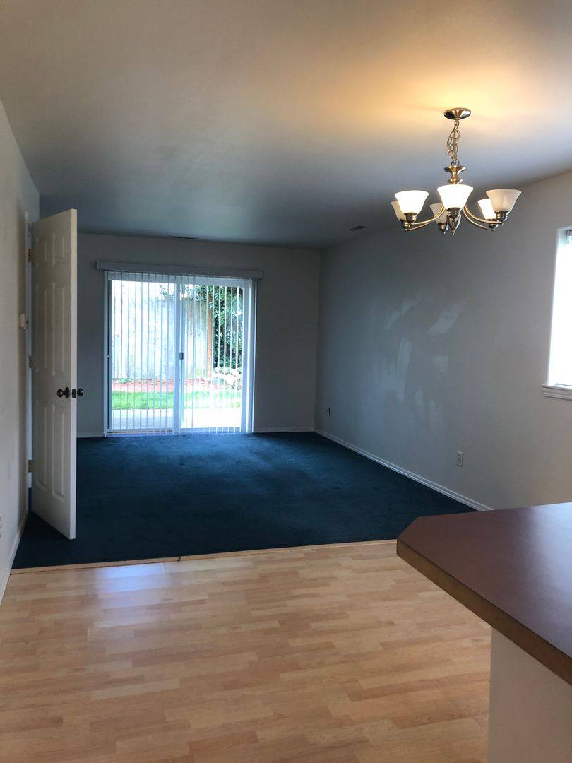 Townhouse for rent at 220 14th St, Blaine, WA 98230
