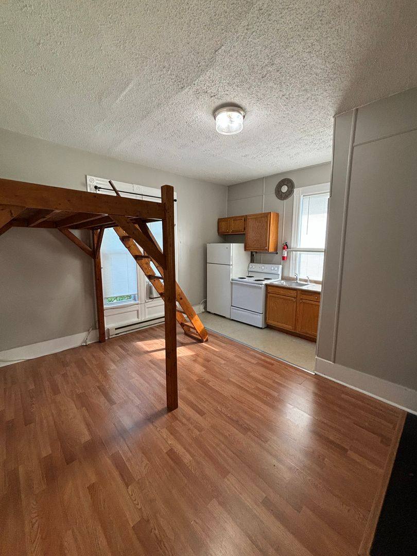 Apartment for rent at 1516 Highland Ave, Knoxville, TN 37916