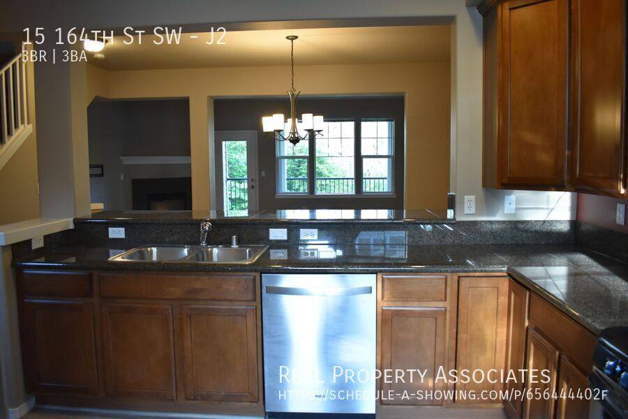 Townhouse for rent at 15 164th St SW #J2, Bothell, WA 98012