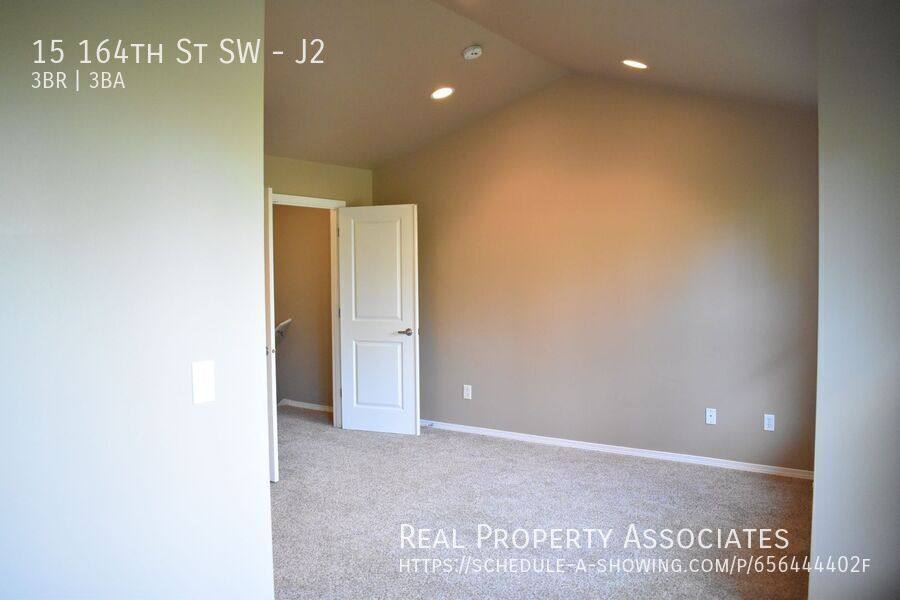 Townhouse for rent at 15 164th St SW #J2, Bothell, WA 98012