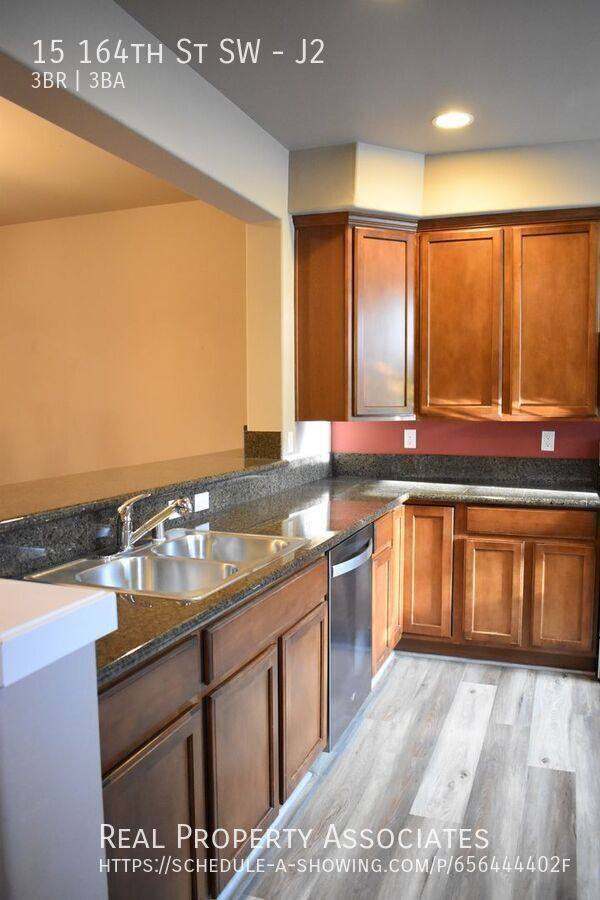 Townhouse for rent at 15 164th St SW #J2, Bothell, WA 98012