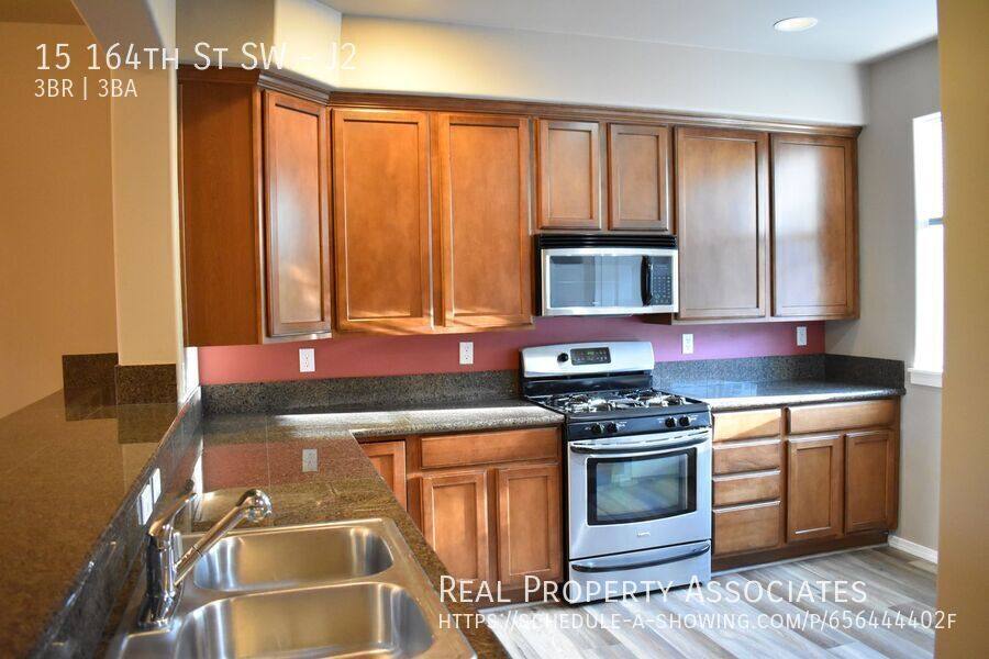 Townhouse for rent at 15 164th St SW #J2, Bothell, WA 98012