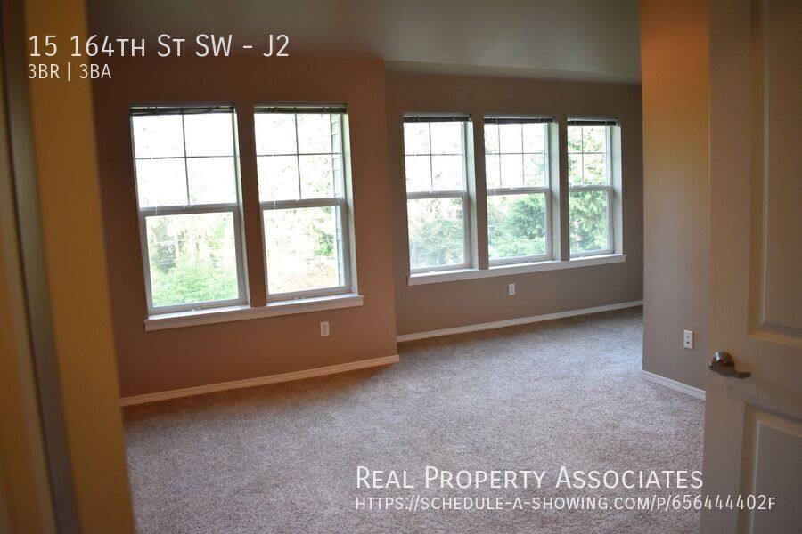 Townhouse for rent at 15 164th St SW #J2, Bothell, WA 98012