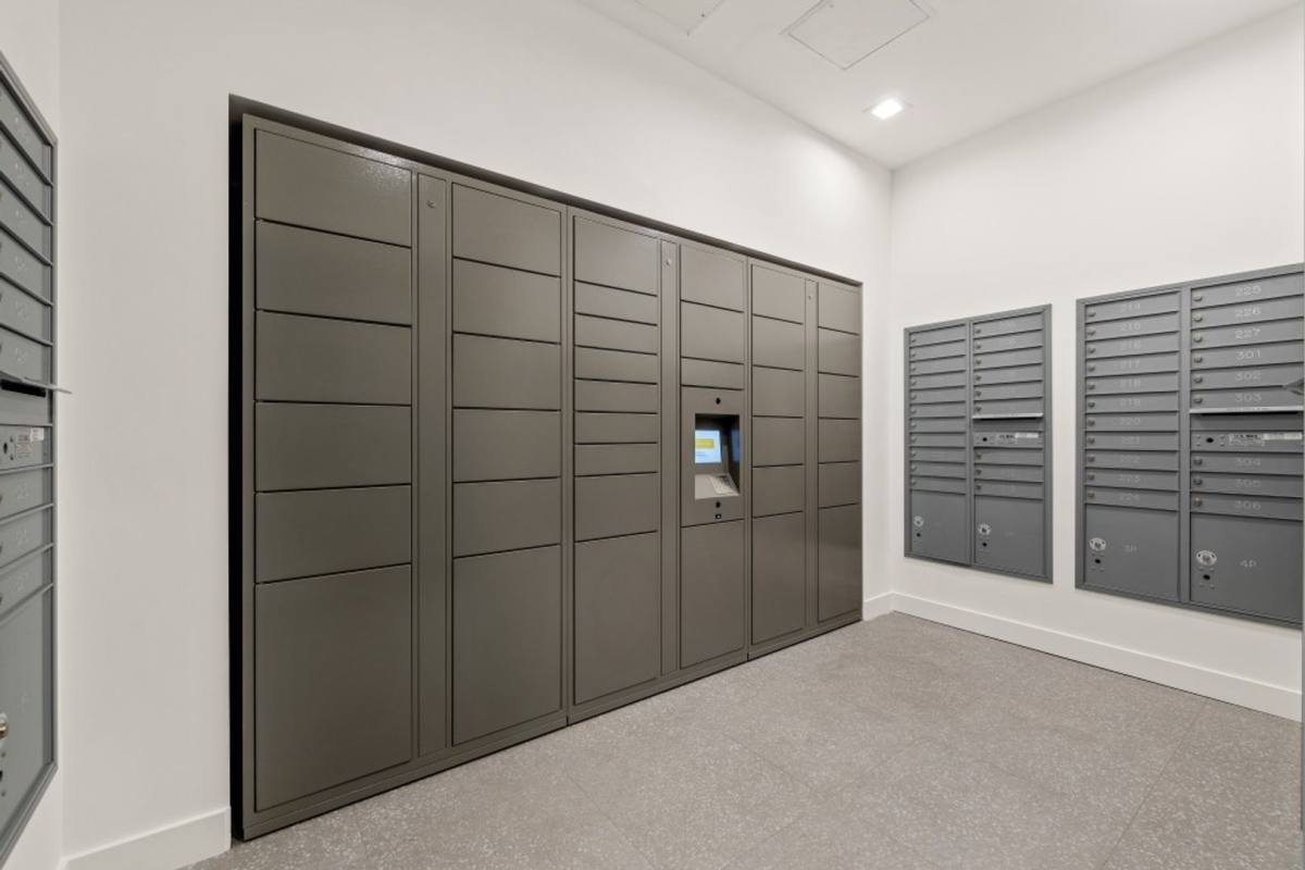 Apartment for rent at 7401 Lankershim Blvd, North Hollywood, CA 91605
