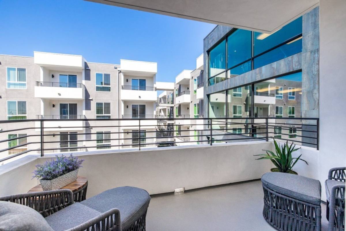 Apartment for rent at 7401 Lankershim Blvd, North Hollywood, CA 91605