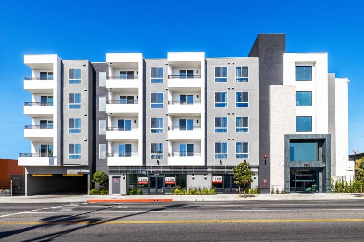 Apartment for rent at 7401 Lankershim Blvd, North Hollywood, CA 91605