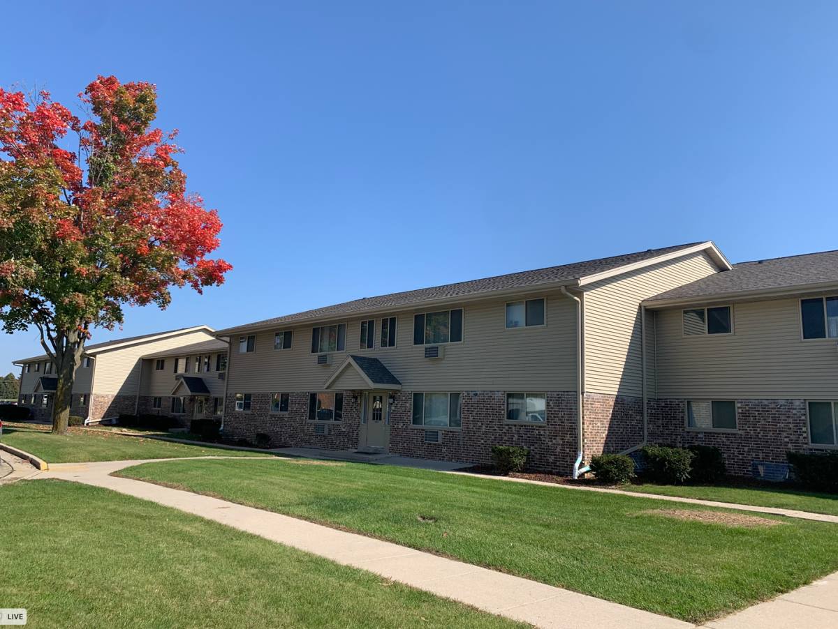 Apartment for rent at 111-117 Hospital Dr, Watertown, WI 53098
