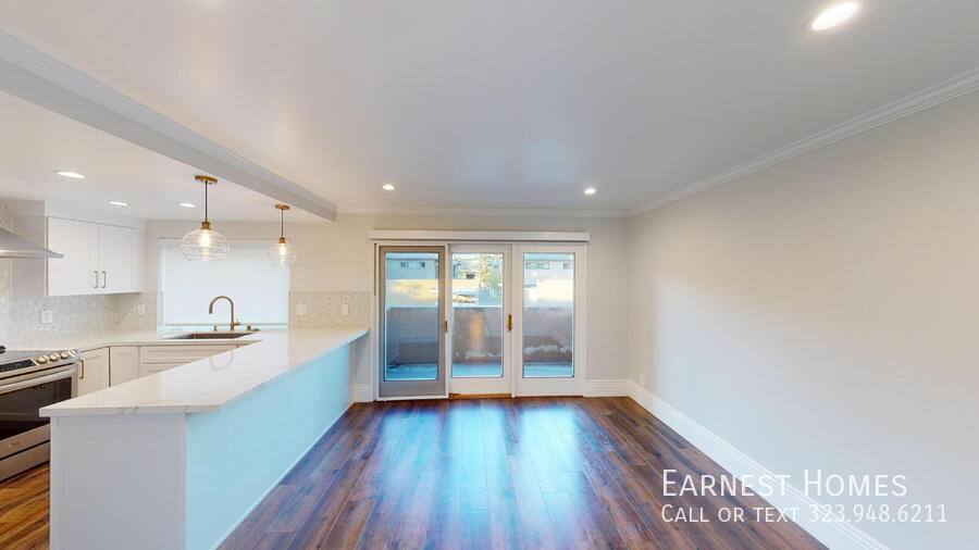 Townhouse for rent at 14309 Hartsook St, Sherman Oaks, CA 91423