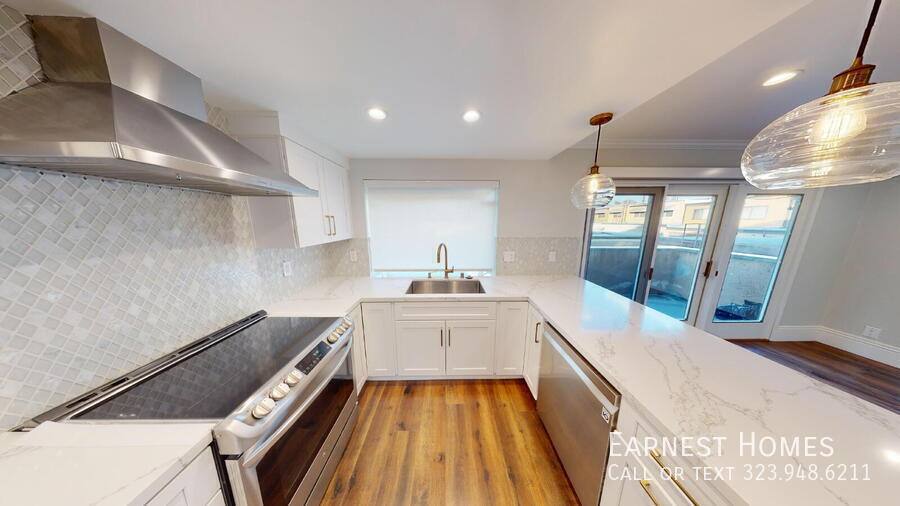 Townhouse for rent at 14309 Hartsook St, Sherman Oaks, CA 91423