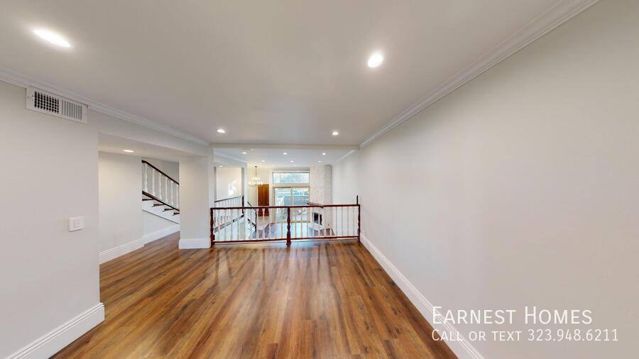 Townhouse for rent at 14309 Hartsook St, Sherman Oaks, CA 91423