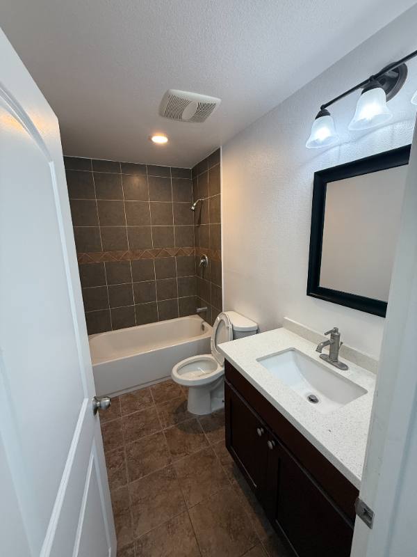 Apartment for rent at 1925 S Orange Ave, Santa Ana, CA 92707