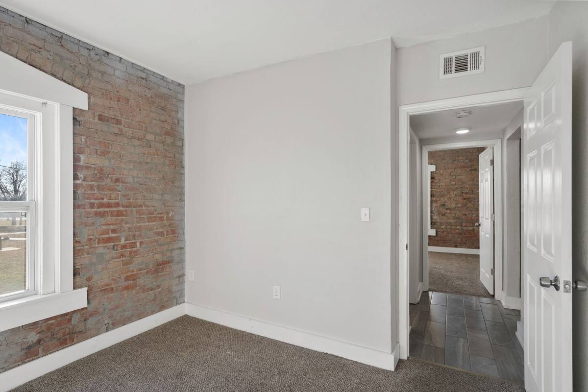 Apartment for rent at 1018-1020 Prospect Ave, Kansas City, MO 64127