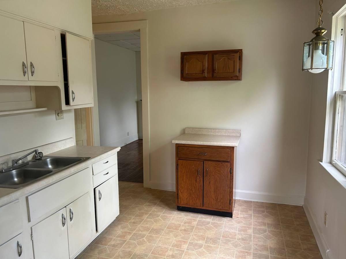 Apartment for rent at 429 W Charles, Muncie, IN 47305