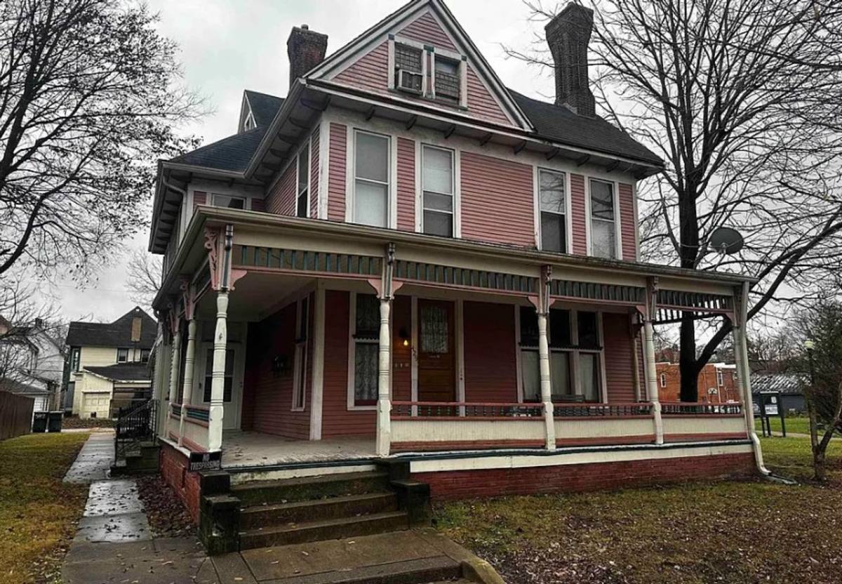 Apartment for rent at 429 W Charles, Muncie, IN 47305