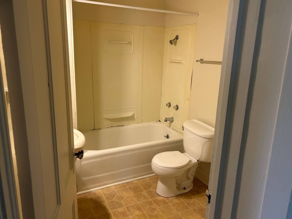 Apartment for rent at 429 W Charles, Muncie, IN 47305