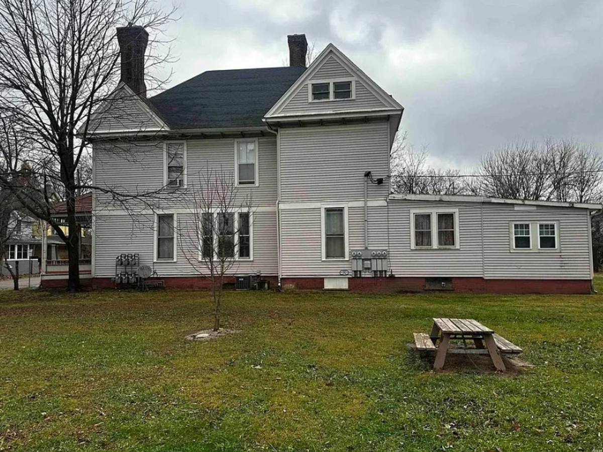 Apartment for rent at 429 W Charles, Muncie, IN 47305