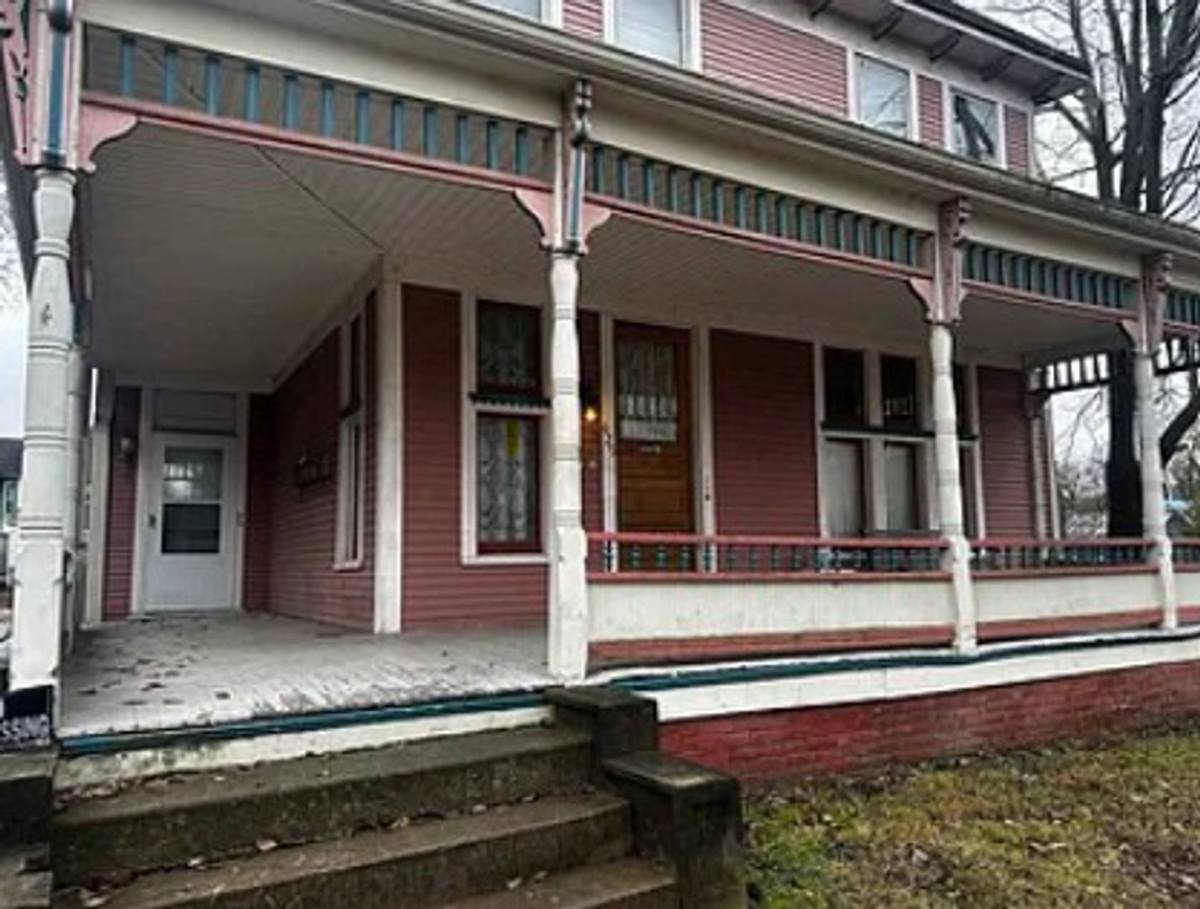 Apartment for rent at 429 W Charles, Muncie, IN 47305