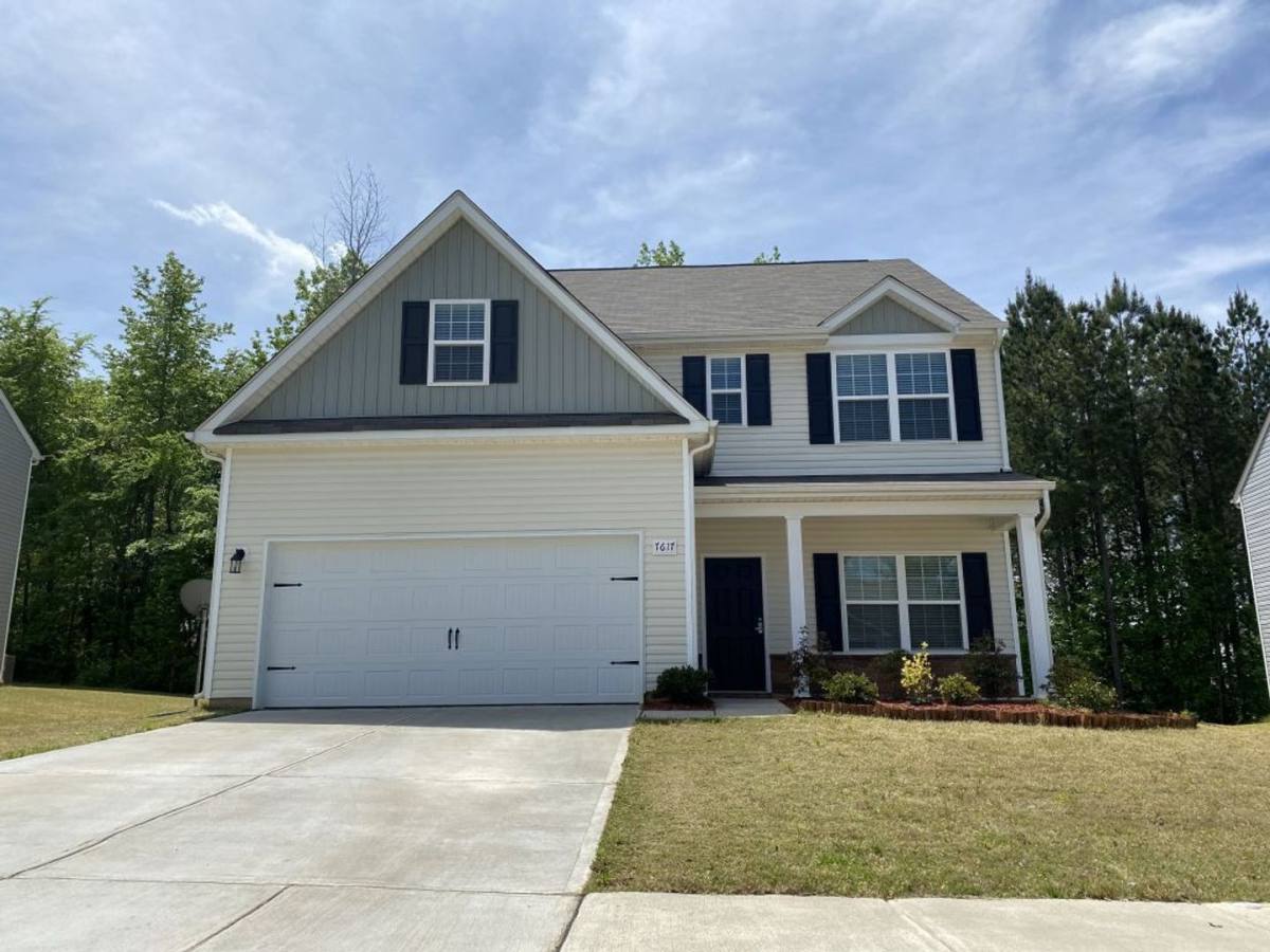 House for rent at 7617 Malden Park Dr, Charlotte, NC 28215