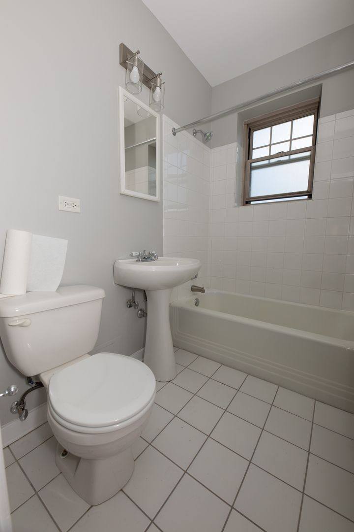 Apartment for rent at 2766 Hampton Parkway #AA1, Evanston, IL 60201