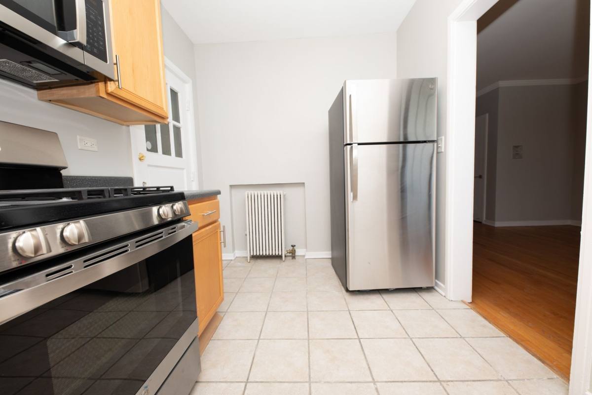 Apartment for rent at 2766 Hampton Parkway #AA1, Evanston, IL 60201