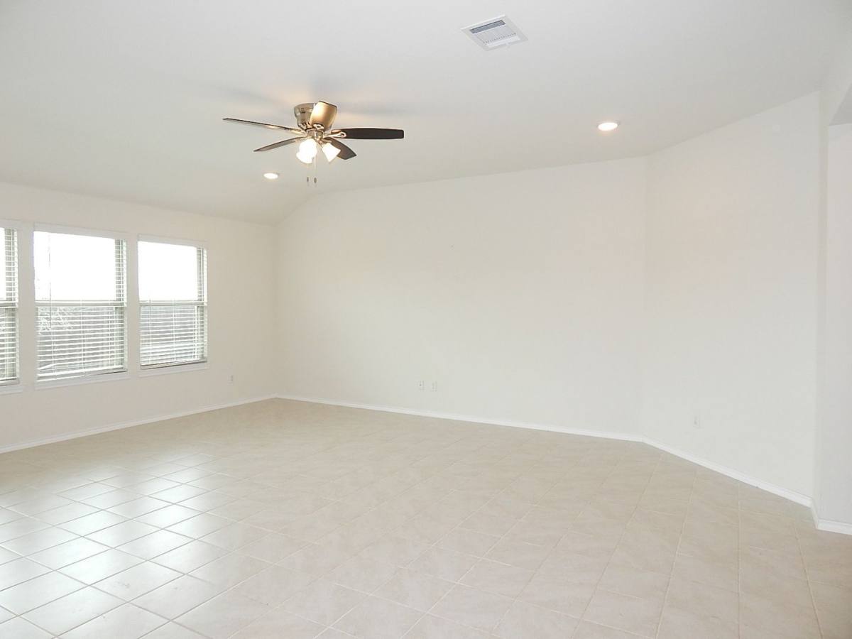 House for rent at 1901 Princeton Ave, Farmersville, TX 75442