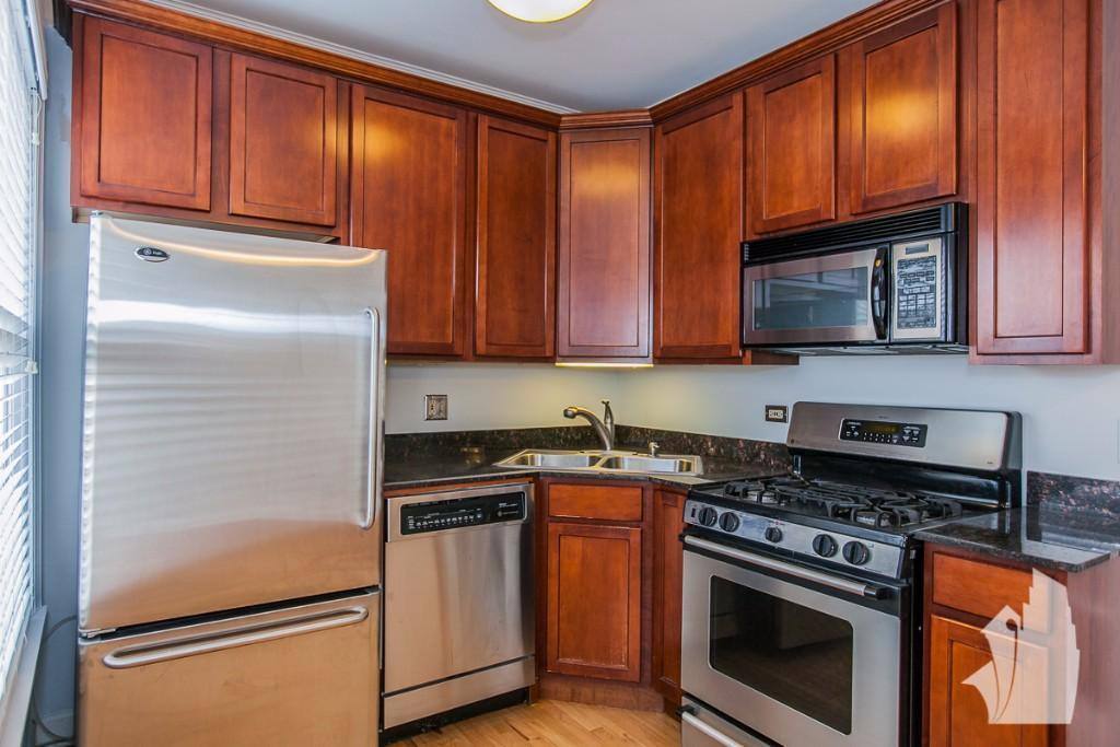 Apartment for rent at 630 W Roscoe St #2S, Chicago, IL 60657