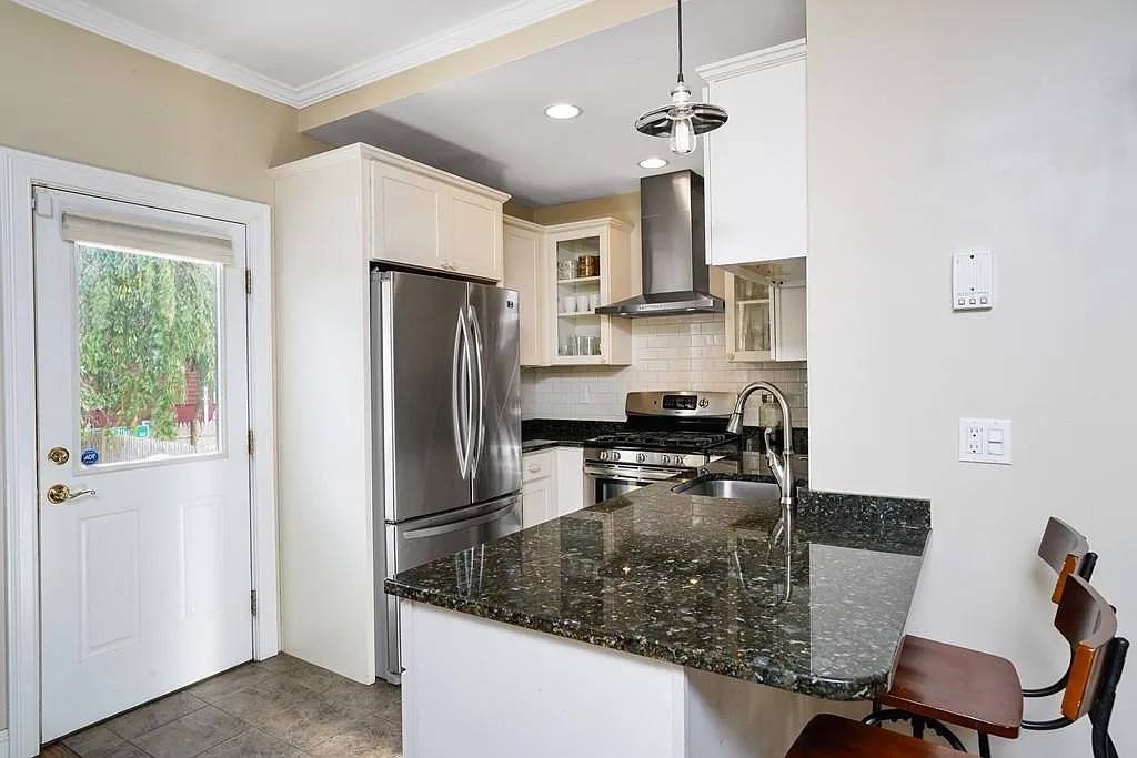 Apartment for rent at 397 E Fifth, South Boston, MA 02127