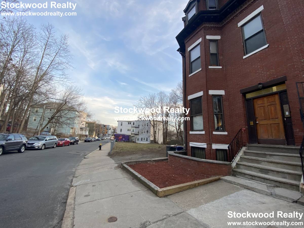Apartment for rent at 96 Marcella St #B, Roxbury, MA 02119