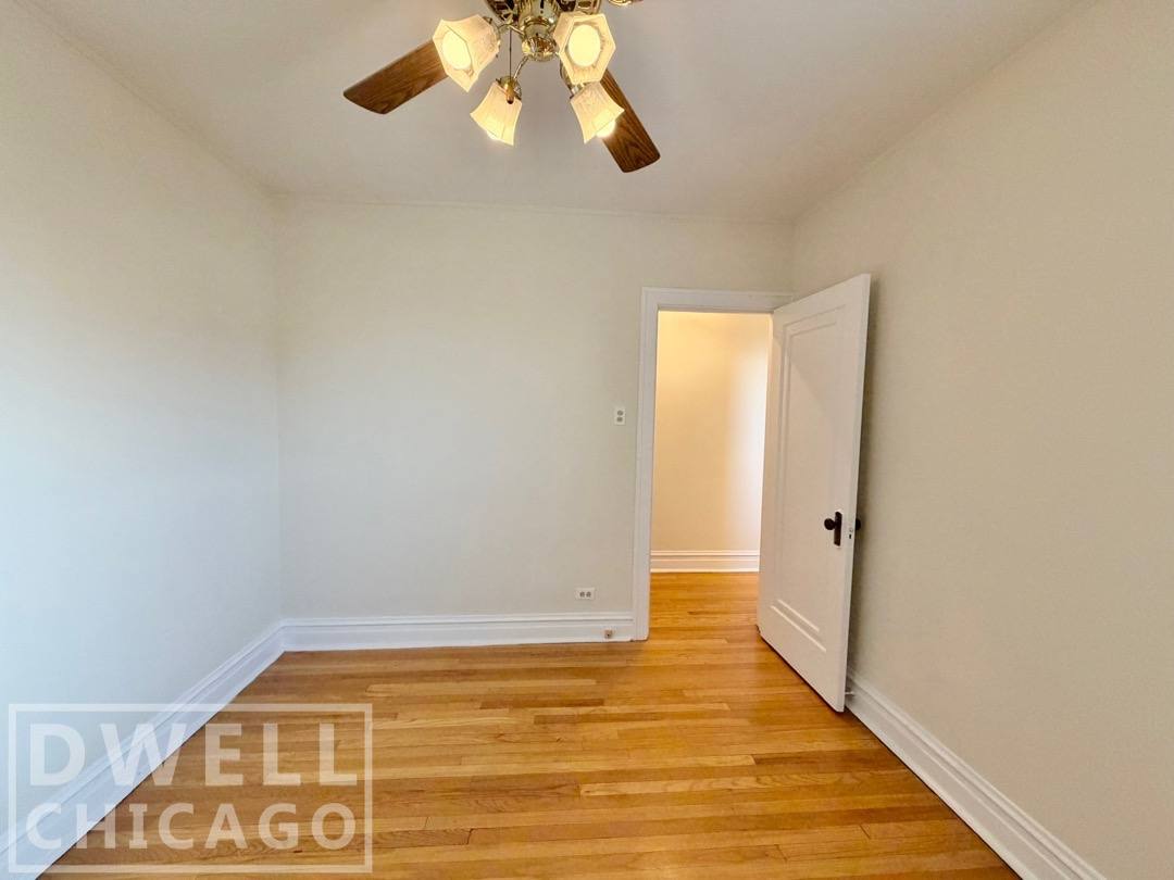 Apartment for rent at 1909 W Larchmont #1B, Chicago, IL 60613