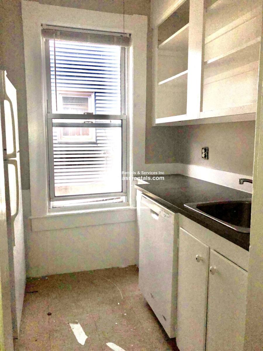 House for rent at 66 Huntington St #1, Lowell, MA 01852